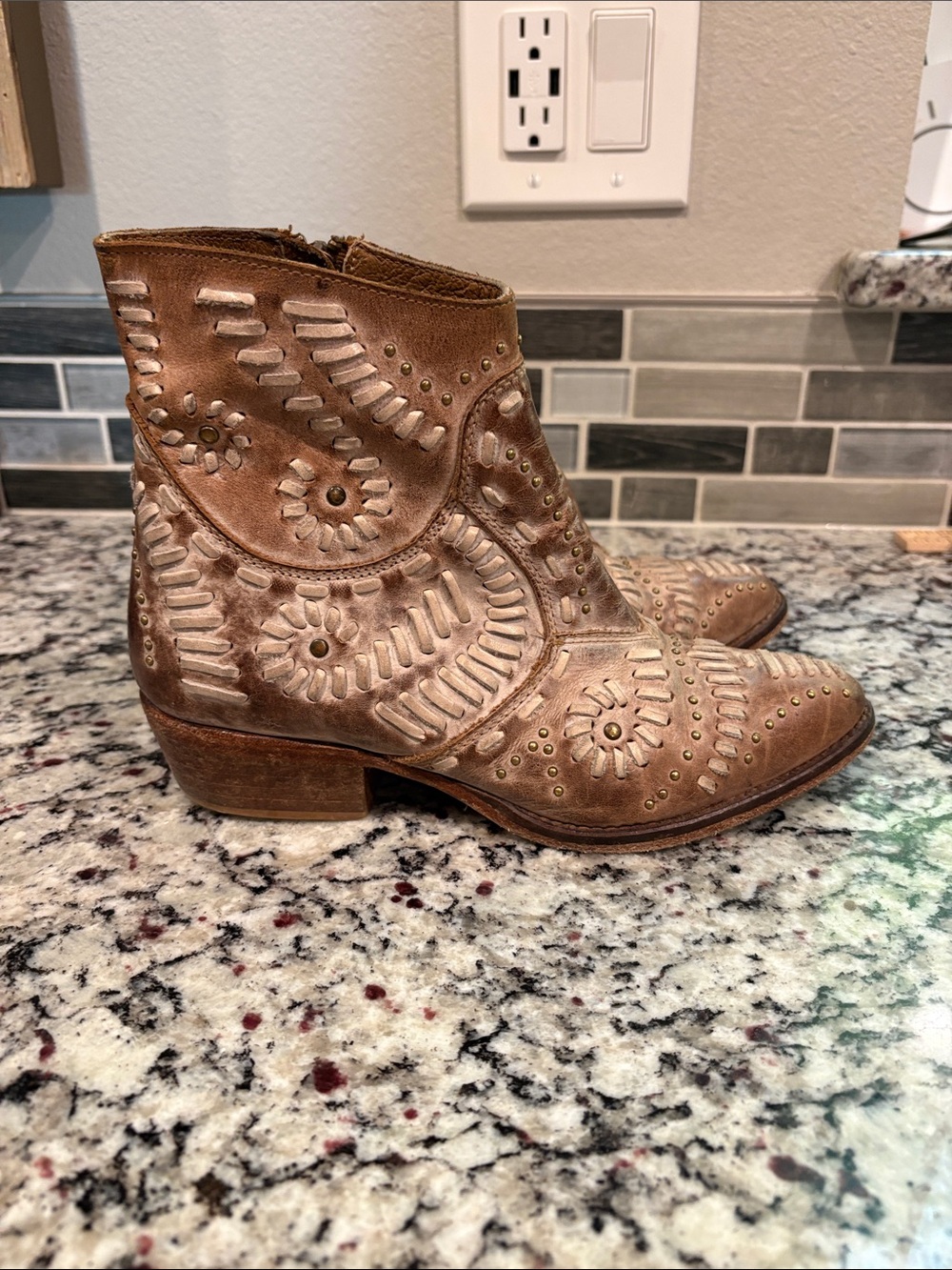 Matisse Tan Leather Western weaved Ankle Booties size 6. EUC